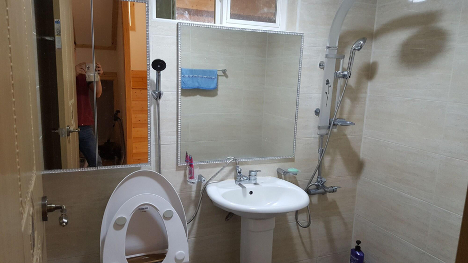 Bathroom 5, Suji Guesthouse, Jeju