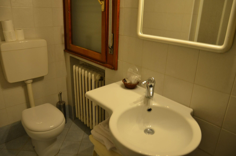 Bathroom 4, Hotel Arcella, Padua