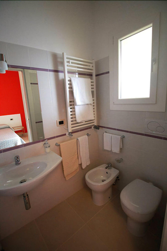 Bathroom 5, B&B Le Parmente, Lecce