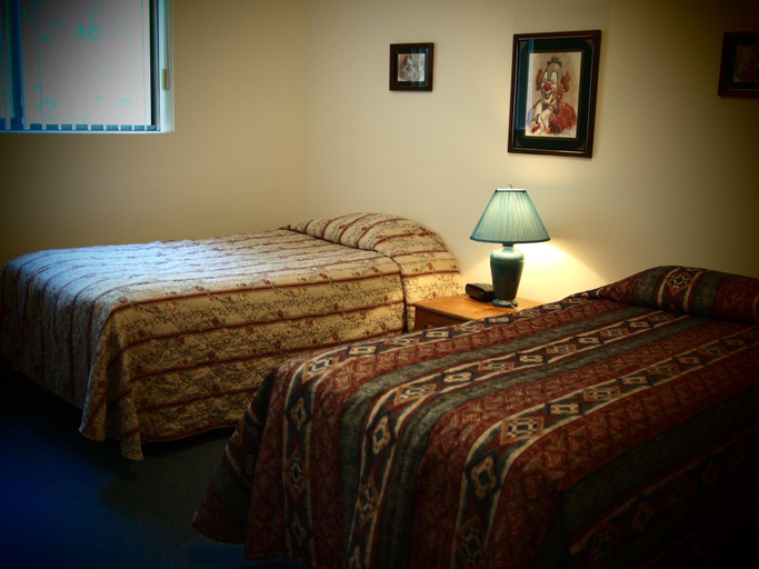 Bedroom 3, Whale S Tail Guest Suites, Alberni-Clayoquot