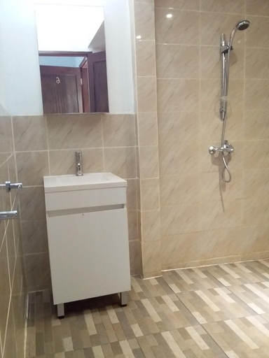 Bathroom 5, Glengili, Lombok