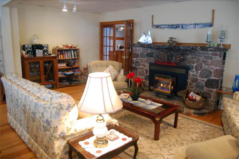Public Area, Windspire Inn, Bruce