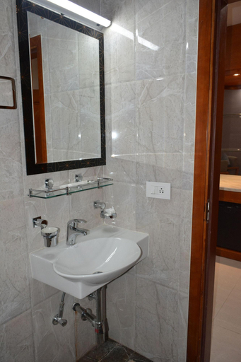 Bathroom 4, Hotel Platinum, Kinshasa