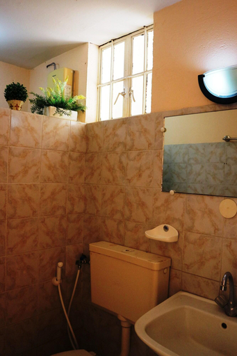 Bathroom 5, Hotel Casa Ilustre, Balayan