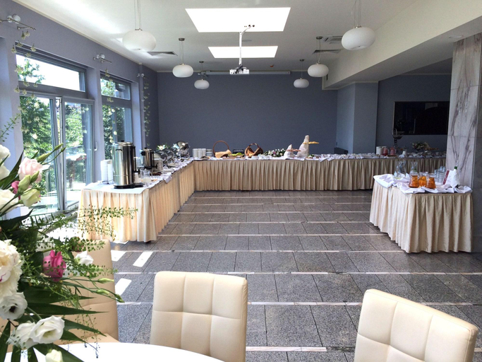 Public Area, Hotel Śląsk, Środa Śląska