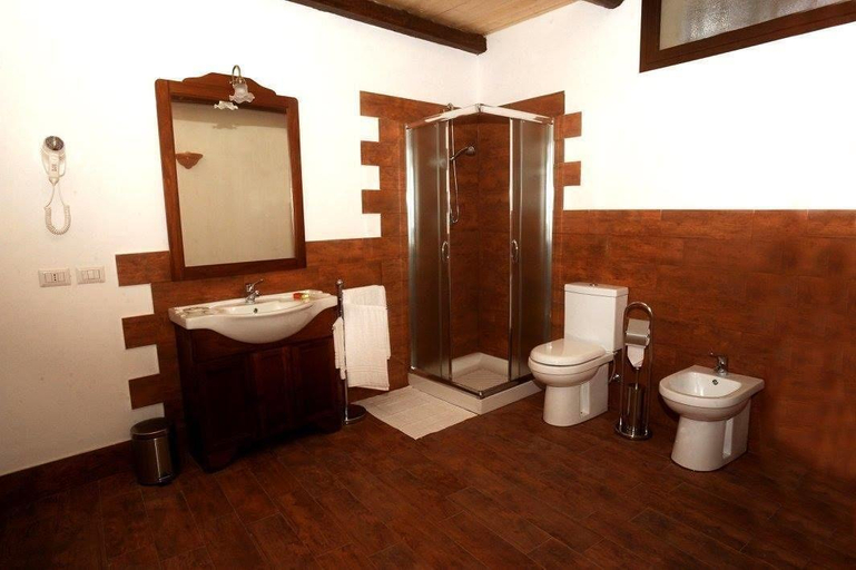 Bathroom, B&B Kephale, Catania