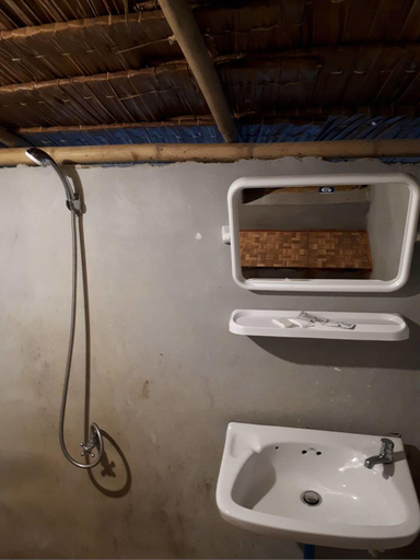 Bathroom 3, Num Chaykhong, Lan Saka