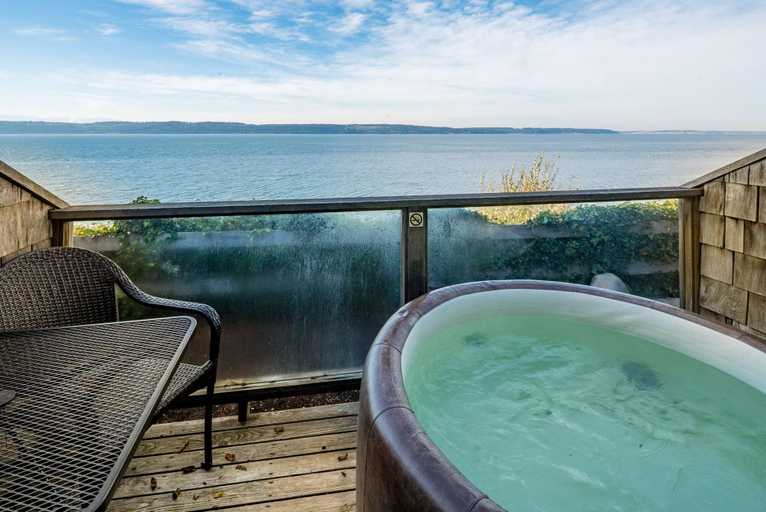Sport & Beauty, Camano Island Inn, Island