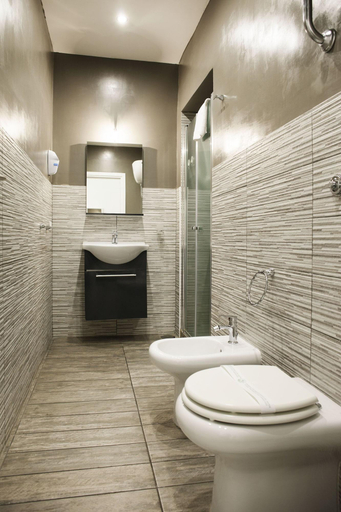 Bathroom 4, B&B Martucci Avenue, Napoli