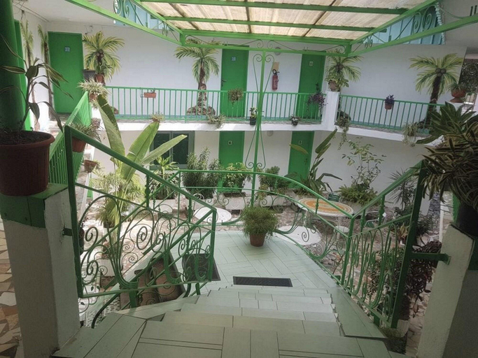Public Area 3, Le Patio, Komo-Mondah
