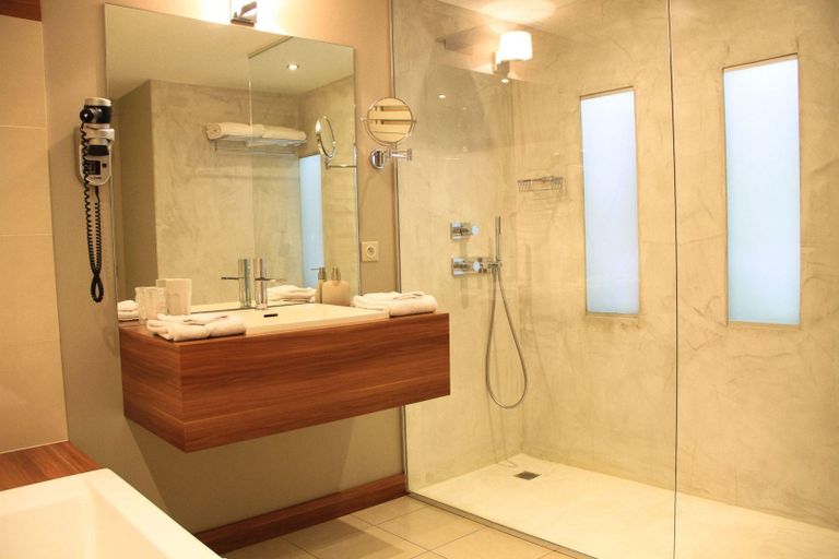 Bathroom 5, L'Aubiniere Hotel Restaurant & Spa, Indre-et-Loire
