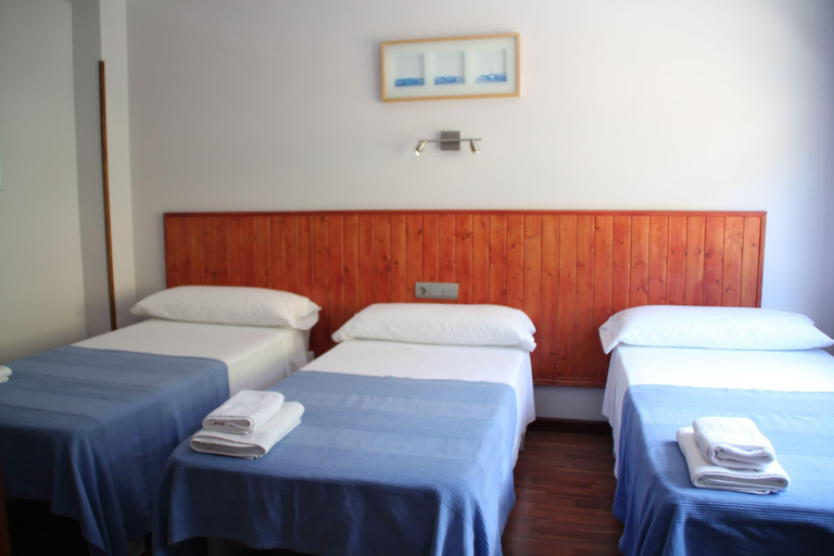Bedroom 4, Hostal Cruce, León