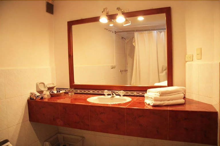 Bathroom 4, Apartamentos Los Quipus, Quito