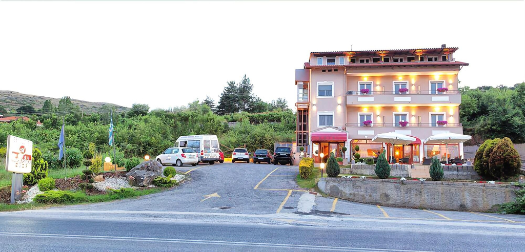 Exterior & Views