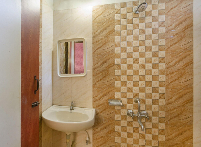 Bathroom 4, Hotel Rinn Lakdikapul, Hyderabad