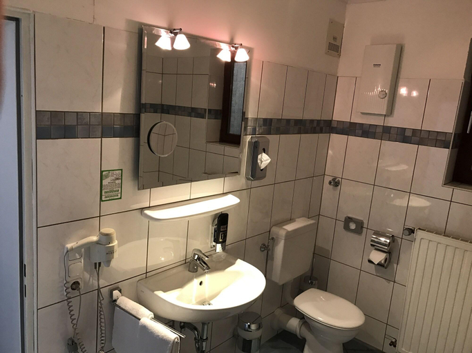 Bathroom 4, Moselflair, Cochem-Zell
