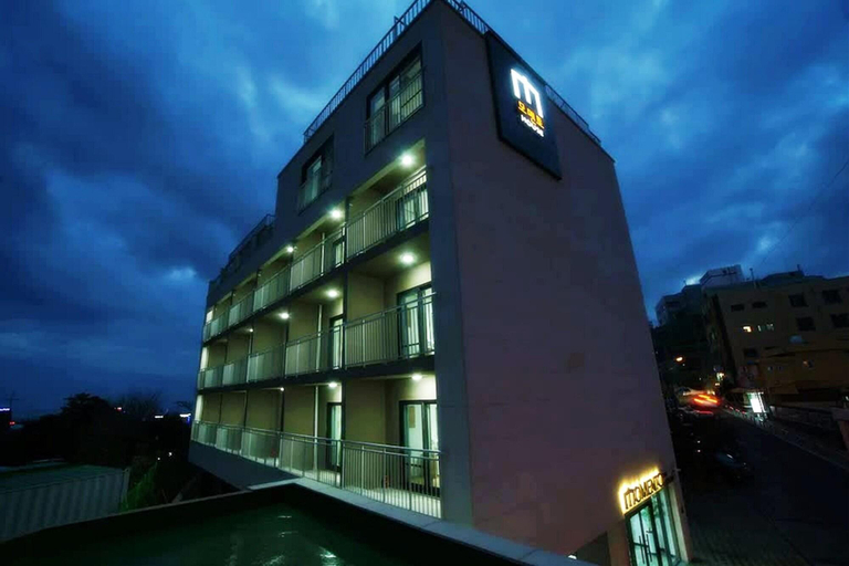 Exterior & Views 2, Momento Hotel - Hostel, Seogwipo