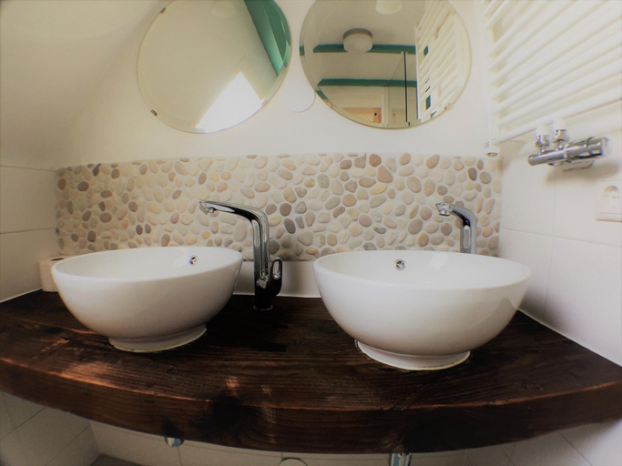 Bathroom 4, B&B Little Miss Sunshine, Zandvoort