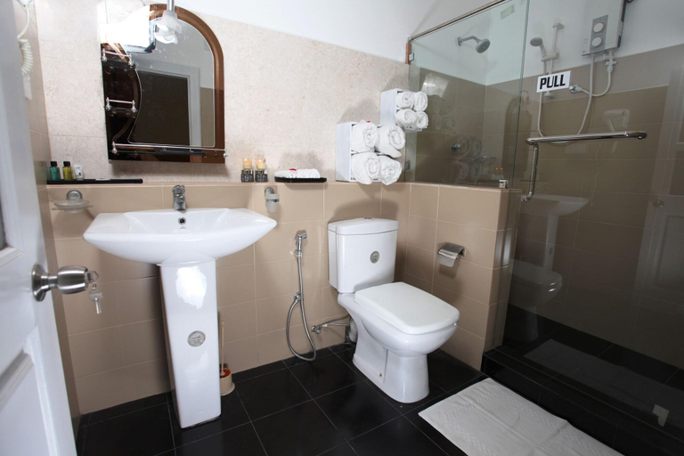 Bathroom 4, Ayaana Boutique Hotel, Kundasale