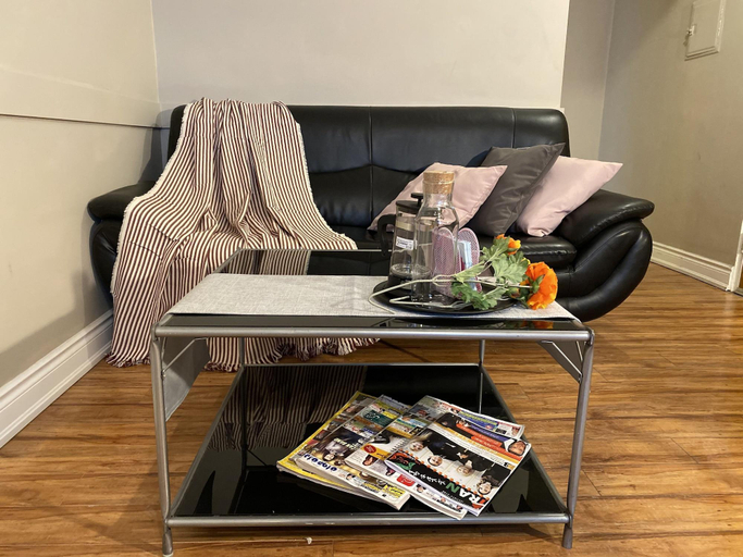 Public Area 3, Kashaneh Guest House - 27 Greenbriar, Toronto