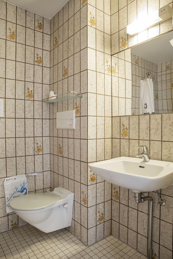 Bathroom 4, Hotel Lynggaarden, Herning