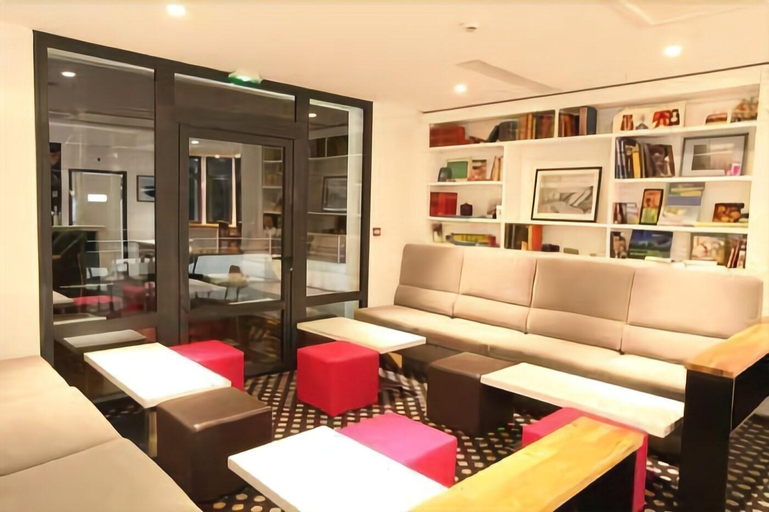 Public Area 3, Hotel 202, Landes
