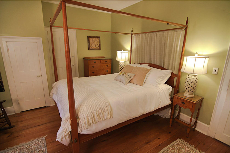 Bedroom 3, The Laurentide Inn, Yates