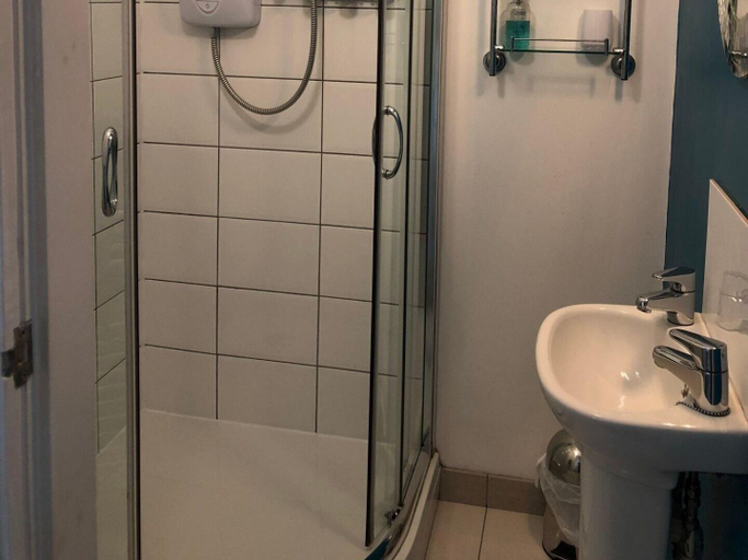 Bathroom 4, 202 Guesthouse, Lincolnshire