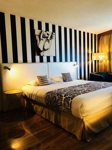 Bedroom 2, Grand Hôtel de Nîmes, Gard