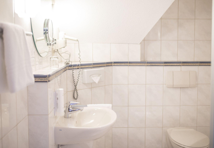 Bathroom 3, Hotel Wardenburger Hof, Oldenburg
