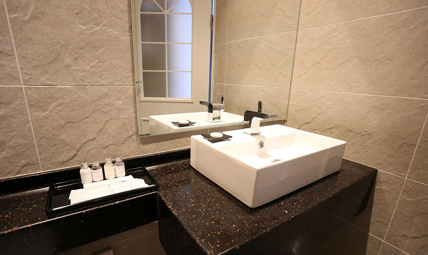 Bathroom 4, Suntree Hotel, Haeundae