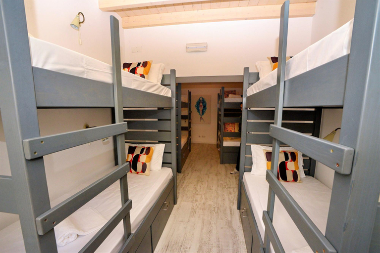 Bedroom 4, Son of a Beach Hostel, Albufeira