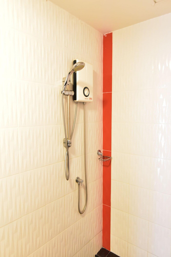 Bathroom 4, Kaewfathip Apartment, Pattaya