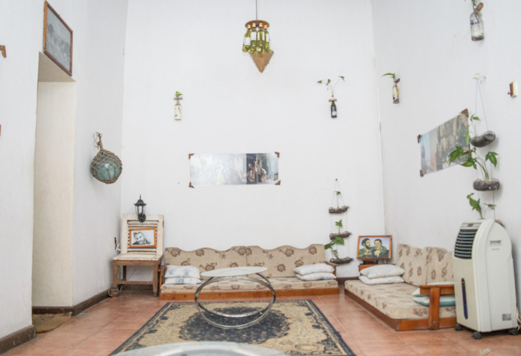 Public Area 2, Malindi Boutique, Mjini