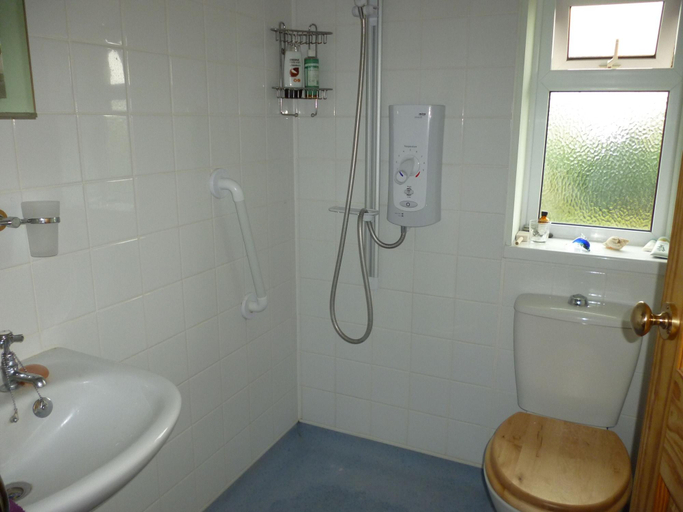 Bathroom 3, Calne Bed and Breakfast, Wiltshire