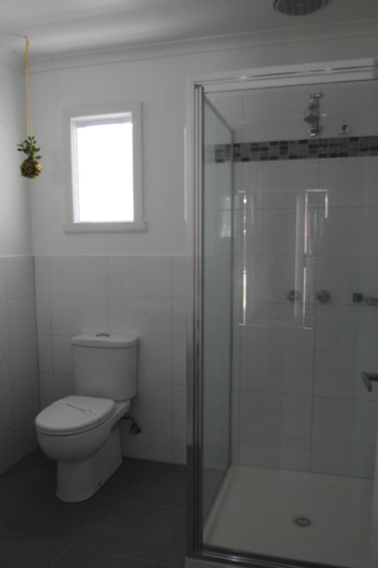 Bathroom 4, Rubicon Hotel Motel, Murrindindi - East