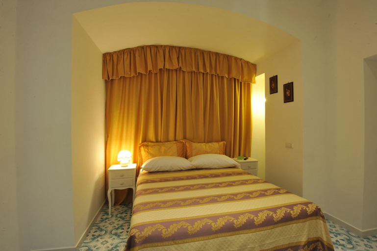 Bedroom 3, Surriento Suites, Napoli