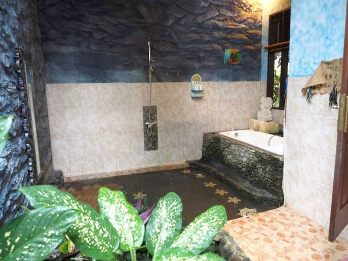 Bathroom 2, Mahesa House, Gianyar