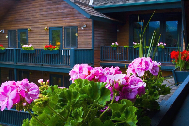 Exterior & Views 1, Good Medicine Lodge Bed & Breakfast, Flathead