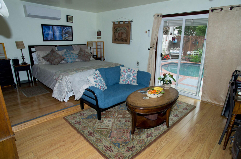 Life is Good Bed and Breakfast, Los Angeles