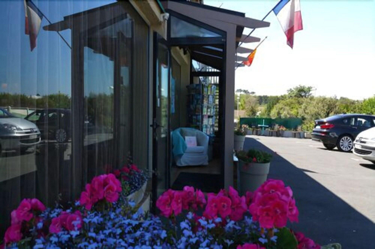 Exterior & Views 2, Hotel L'Idéal Le Mountbatten, Calvados