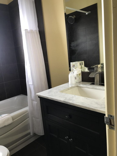 Bathroom 4, The Port-O-Call Inn & Suites, Nanaimo