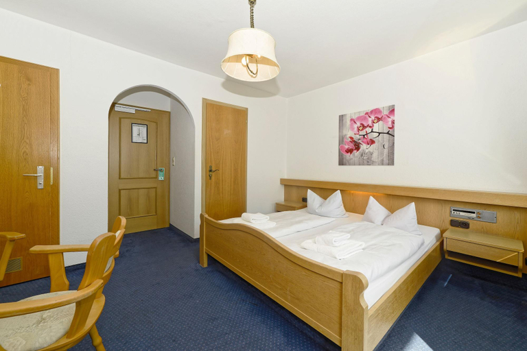 Bedroom 4, Das Gästehaus Unt' am See, Rosenheim