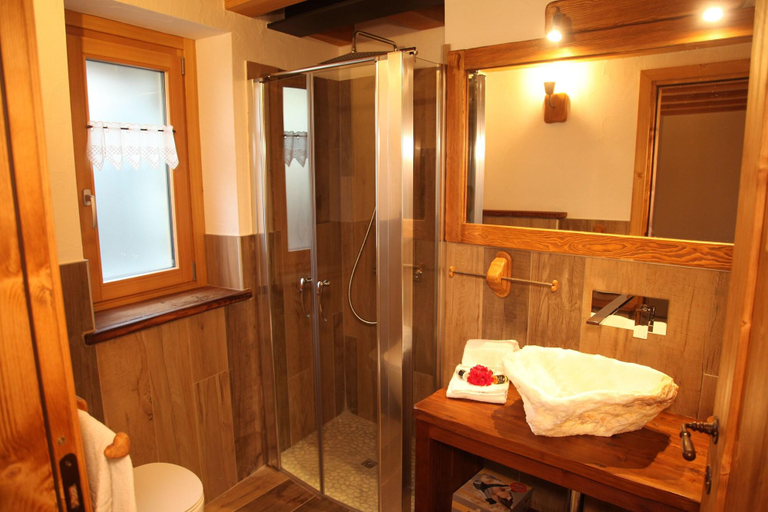 Bathroom 4, Mi Casa Tu Casa, Aosta