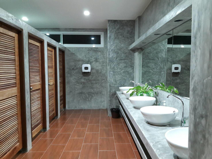Bathroom 5, Southgate Residence Hotel, Muang Chumphon