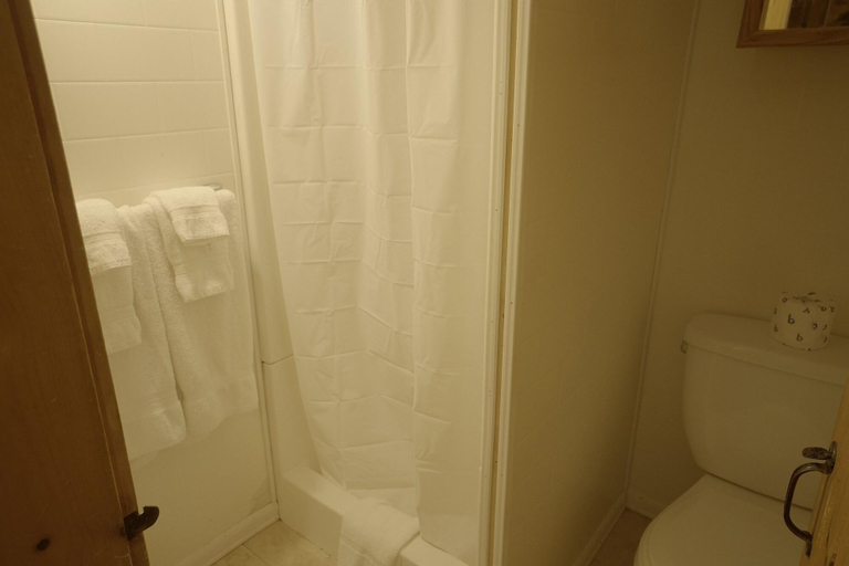 Bathroom 4, Betty Doon Hotel, York
