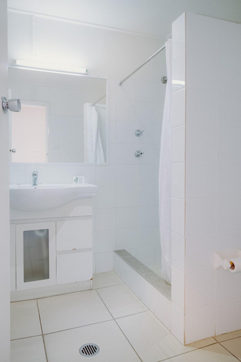 Bathroom 5, Artesian Spa Motel, Moree Plains