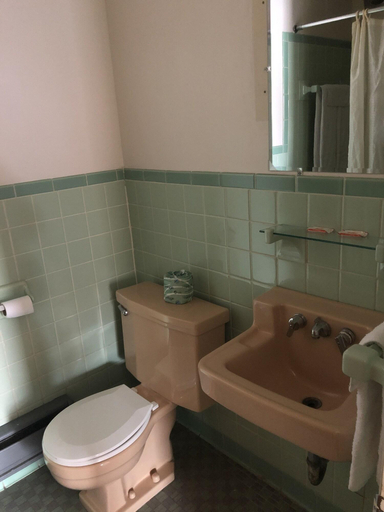 Bathroom 4, Downtown motel, Coshocton
