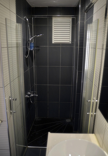 Bathroom 5, Miller Hotel, Beyoğlu