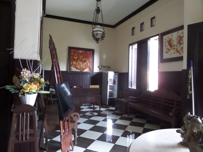 Public Area 2, De Clove Guest House, Malang